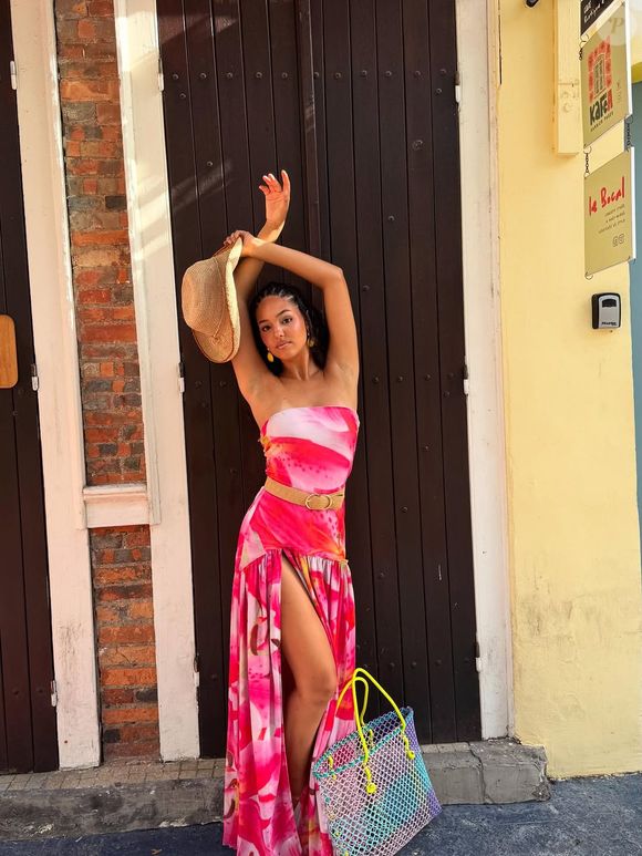Elle aime la couture, le dessin et la peinture, des passions qu’elle souhaite mettre en avant dans son mandat.

Léaline Patry - Miss Martinique 2025 sur Instagram le 25 août 2025