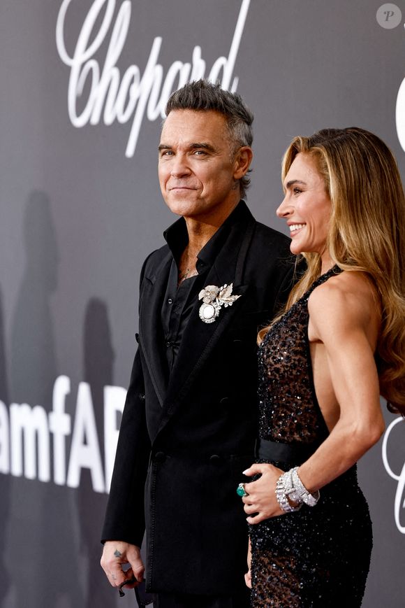 Robbie Williams et sa femme Ayda Field - Photocall du gala " amfAR 2026 by Chopard " à l'Hôtel du Cap-Eden-Roc à Antibes, lors du 79ème Festival International du Film de Cannes. Le 21 mai 2026
© Jacovides-Moreau / Bestimage