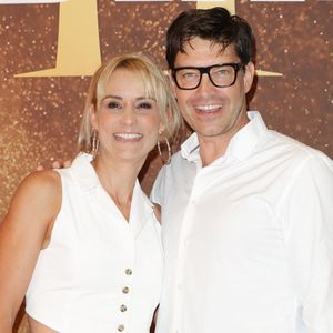 À la tête d’une grande famille composée de deux paires de jumeaux, Elodie Gossuin est revenue avec émotion sur un membre à part entière de son foyer : son golden retriever Idylle

Élodie Gossuin et son mari Bertrand Lacherie - Avant-première du film "Gladiator 2" au cinéma Pathé Palace à Paris.
© Coadic Guirec / Bestimage
