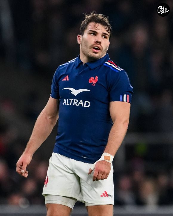 Antoine Dupont lors du match du Tournoi des Six Nations 2025 entre l'Angleterre et la France, disputé à l'Allianz Stadium de Twickenham (Royaume-Uni), le 8 février 2025.

© Imago/PsnewZ/Bestimage