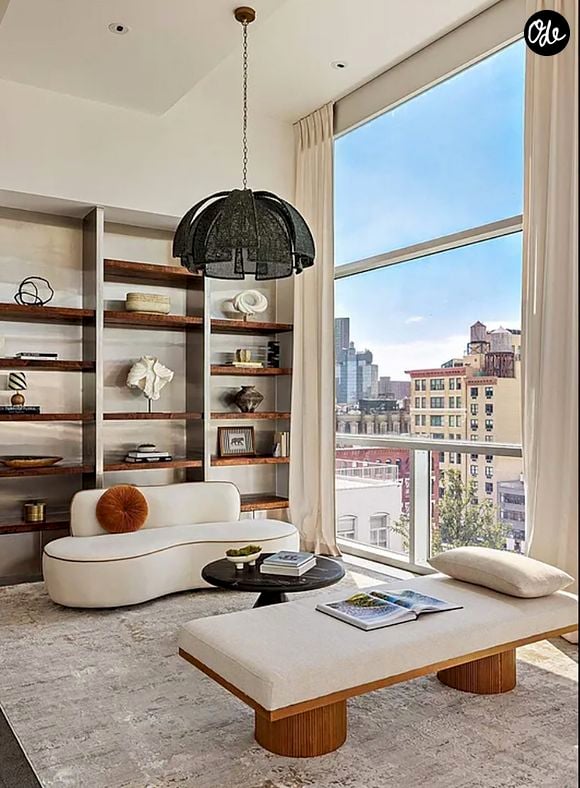 Thierry Henry, légende du football français, a mis en vente son luxueux penthouse de New York, acheté en 2010 au moment de sa signature aux Red Bulls, contre 25 millions de dollars (22 millions d'euros). © Sotheby's via Bestimage