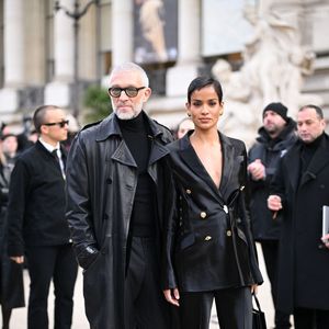 Vincent Cassel et sa compagne Narah Baptista au défilé Schiaparelli "Collection Haute Couture Printemps/Eté 2026" lors de la Fashion Week de Paris, le 26 janvier 2026

Pierre Perusseau / Bestimage