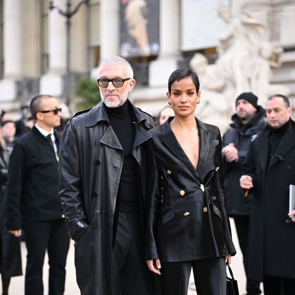 Vincent Cassel et sa compagne Narah Baptista au défilé Schiaparelli "Collection Haute Couture Printemps/Eté 2026" lors de la Fashion Week de Paris, le 26 janvier 2026

Pierre Perusseau / Bestimage