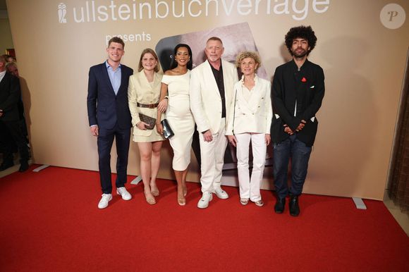 Boris Becker et sa femme Lilian de Carvalho Monteiro (enceinte) lors de la présentation du livre "Inside" de Boris Becker au cinéma Delphi LUX à Berlin le 11 septembre 2025.

© Imago / PsnewZ / Bestimage