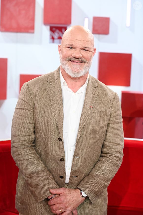 Philippe Etchebest lors de l'enregistrement de l'émission Vivement dimanche au studio Rive gauche, présentée par M.Drucker, diffusée sur France 3 le 17 mai 2026, à Paris, France, le 21 avril 2026. © Guillaume Gaffiot/Bestimage