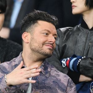Kev Adams assiste au match PSG contre Liverpool en Ligue des Champions au Parc des Princes, Paris, France, le 5 mars 2025. Photo by Lionel Urman/ABACAPRESS.COM