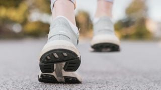 Marcher est aussi bénéfique qu’une séance dans une salle de sport, mais sous certaines conditions
