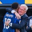 “Des choses plus importantes qu’une coupe du monde” : Kylian Mbappé explique le geste de soutien des Bleus en plein match envers Didier Deschamps