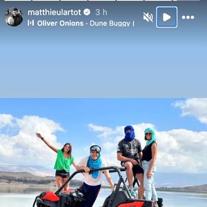 Le Parisien : "Voici les meilleures techniques pour allonger les ponts et profiter au maximum des week-ends prolongés", écrivaient nos confrères. 


Matthieu Lartot et son clan - Capture Instagram
