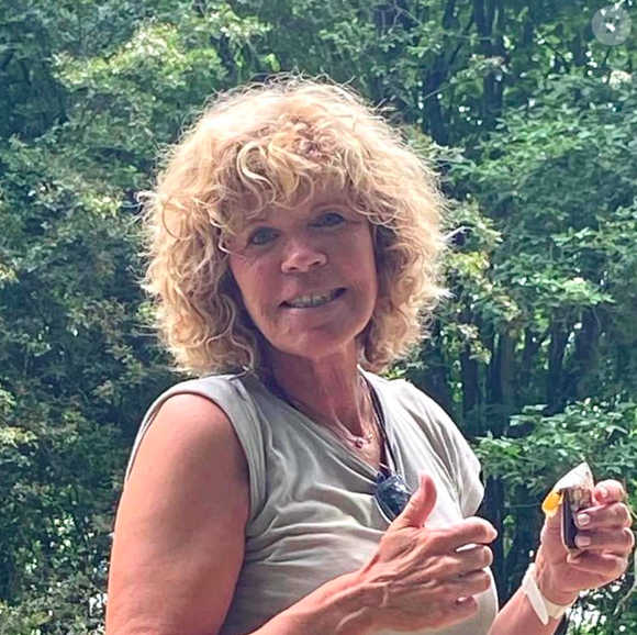 La plus jeune des filles de Jacques Brel, Isabelle, évolue quant à elle loin des projecteurs. Après avoir ouvert un centre équestre, elle est désormais bénévole en soins palliatifs.

Isabelle Brel sur Facebook en juin 2023.