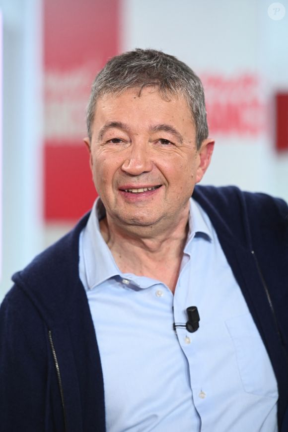 Aucun de ses enfants n’a souhaité suivre une carrière de comédien.

Frédéric Bouraly lors de l'enregistrement de l'émission "Vivement dimanche" au studio Rive Gauche, présentée par M. Drucker avec une diffusion sur France 3 le 1er février 2026. © Guillaume Gaffiot/Bestimage