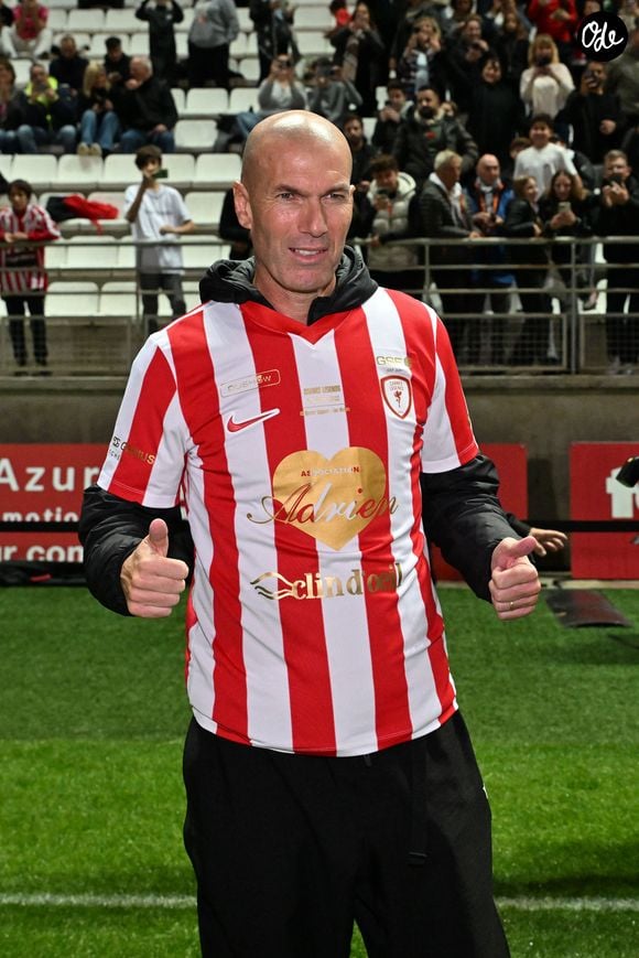 Zinedine Zidane durant la première édition du « match des légendes » opposant l'équipe des Légendes, les anciens de Cannes, à l'équipe des Zinedine Zidane - Etoiles avec pour capitaine Didier Deschamps, au stade Pierre de Coubertin à Cannes, le 30 octobre 2025. © Bruno Bebert / Dominique Jacovides / Bestimage