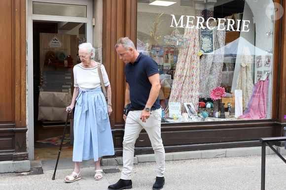 La reine Margrethe II de Danemark se rend comme tous les ans au marché de Cahors le 17 août 2024.
© Jean-Marc Lhomer / Bestimage