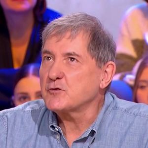 Yves Calvi revient sur son éviction brutale de la matinale de RTL et de BFMTV, dans "C' Médiatique", le 2 février 2025, sur France 5