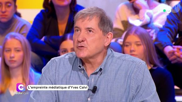 Yves Calvi revient sur son éviction brutale de la matinale de RTL et de BFMTV, dans "C' Médiatique", le 2 février 2025, sur France 5