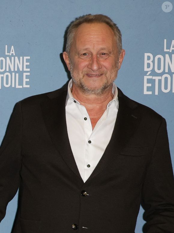 Benoît Poelvoorde lors de l'avant-première du film "La bonne étoile" au cinéma UGC Ciné Cité Bercy à Paris le 27 octobre 2025.

© Coadic Guirec / Bestimage