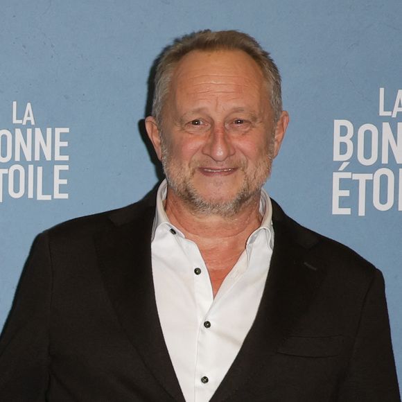 Benoît Poelvoorde lors de l'avant-première du film "La bonne étoile" au cinéma UGC Ciné Cité Bercy à Paris le 27 octobre 2025.

© Coadic Guirec / Bestimage