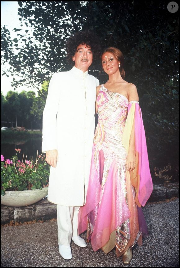 Eddie Barclay et sa femme Béatrice à Saint-Tropez en 1971. © AGENCE / BESTIMAGE