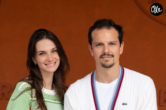 Le chef est devenu papa avec Cassandre Verdier, une architecte qu’il a rencontrée en 2023. 

Cassandre Verdier et Juan Arbelaez assistent à la 10e journée du « Village » lors du tournoi de Roland-Garros 2026, le 2 juin 2026 à Paris, en France. Photo de Nasser Berzane/ABACAPRESS.COM