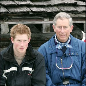 Alors qu'il a été invité en Ukraine où il s'est rendu, le mari de Meghan Markle a évoqué son pays d'origine : la Grande-Bretagne. 

Le prince Harry et le roi Charles III.
Photo : Aslan-Macault / Bestimage