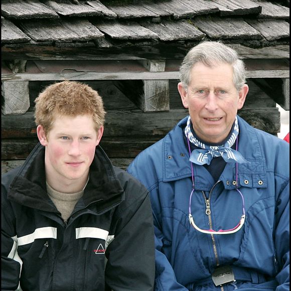 Alors qu'il a été invité en Ukraine où il s'est rendu, le mari de Meghan Markle a évoqué son pays d'origine : la Grande-Bretagne. 

Le prince Harry et le roi Charles III.
Photo : Aslan-Macault / Bestimage