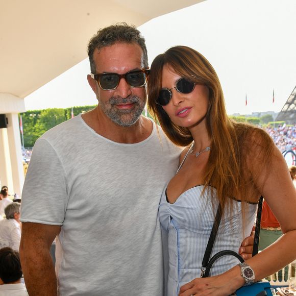 Exclusif - Malika Ménard (Miss France 2010) et son mari Karim à l'espace VIP au Longines Paris Eiffel Jumping au pied de la Tour Eiffel sur le Champ-de-Mars à Paris, France, le 21 juin 2025. © Perusseau-Veeren/Bestimage