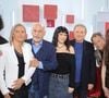 Michel Drucker a réuni de nombreux invités pour une édition spéciale de Vivement dimanche intitulée "Sagas familiales".

Louis Perrin, Mélodie Balavoine, Francis Perrin, Jeanne Perrin, Michel Drucker, Peter Kingsbury, sa fille Shannon Kingsbury et Roman Doduik lors de l'enregistrement de l'émission "Vivement dimanche" édition spéciale intitulée 'Sagas familiales' au studio Rive gauche, présentée par M.Drucker sur France 3, à Paris, France. © Guillaume Gaffiot/Bestimage