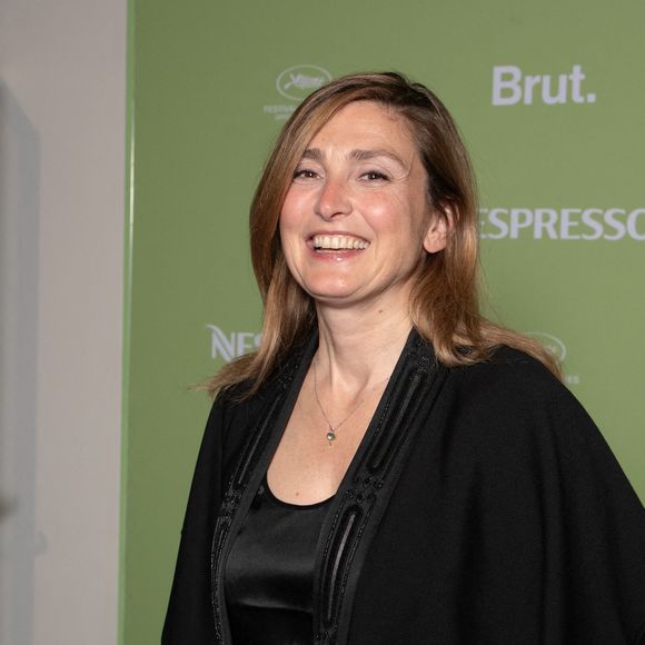Julie Gayet - Soirée Nespresso x Brut 2025 lors du 78ème Festival de Cannes à La Plage Nespresso le 15 mai 2025. © Lionel Urman/Bestimage