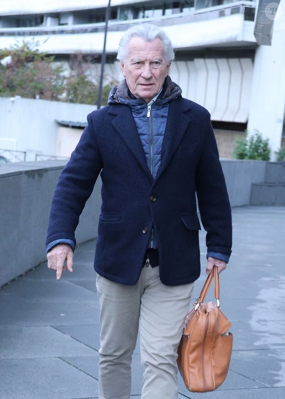 L'ancienne chroniqueuse de l'émission "William à midi !" a pu retrouver ses collègues et vivre des retrouvailles mémorables avec eux. 

Exclusif - William Leymergie - Célébrités se rendent aux studios de Europe 1 à Paris le 19 Novembre 2025.