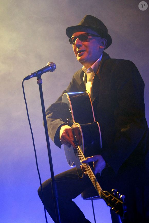 Alain Bashung se produit lors du Festival Musica à Strasbourg, France, le 4 octobre 2008. Photo par Antoine/ABACAPRESS.COM