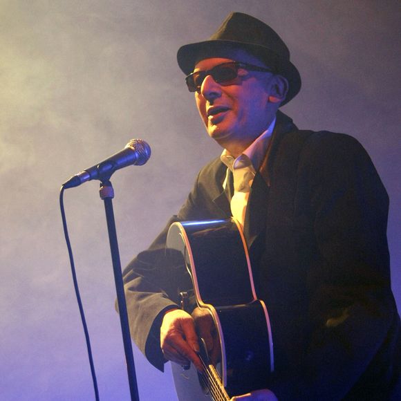 Alain Bashung se produit lors du Festival Musica à Strasbourg, France, le 4 octobre 2008. Photo par Antoine/ABACAPRESS.COM