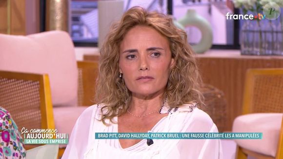 Quelques mois après, Anne Deneuchatel tente de se reconstruire, et raconte son histoire, dans un livre, "Je ne serai plus jamais une proie", paru aux éditions Alisio.

Anne Deneuchatel, qui avait été escroquée par un faux Brad Pitt sur Internet, témoigne dans "Ca commence aujourd'hui", sur France 2, le 8 septembre 2025. France 2.