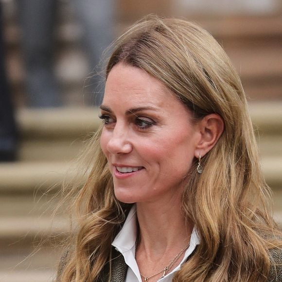 Le prince William, prince de Galles, et Catherine (Kate) Middleton, arborant des cheveux blonds, visitent les jardins, récemment transformés, du musée d'histoire naturelle à Londres, le 4 septembre 2025. © Backgrid UK/ Bestimage