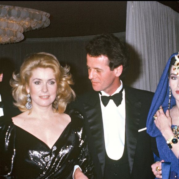 Archives - Pierre Lescure, Catherine Deneuve, Jacques Grange et Isabelle Adjani lors d'une soirée pour la sortie du film "Subway" en 1985 @AGENCE / BESTIMAGE