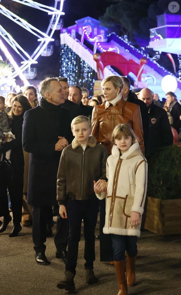 La princesse Charlene de Monaco avec ses enfants, le prince héréditaire Jacques et la princesse Gabriella, a Inauguré le traditionnel Marché de Noël de Monaco, le 6 décembre 2024. Ils étaient accompagné par le nouveau ministre d'Etat de la Principauté © JC VINAJ / Pool Monaco / Bestimage