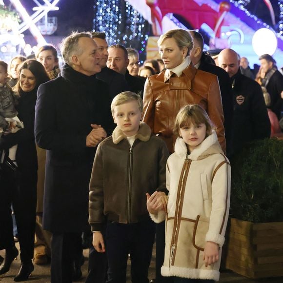 La princesse Charlene de Monaco avec ses enfants, le prince héréditaire Jacques et la princesse Gabriella, a Inauguré le traditionnel Marché de Noël de Monaco, le 6 décembre 2024. Ils étaient accompagné par le nouveau ministre d'Etat de la Principauté © JC VINAJ / Pool Monaco / Bestimage