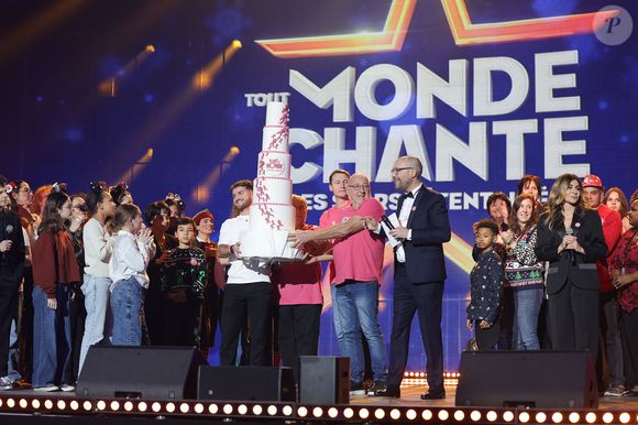 La soirée se déroule à l’Adidas Arena à Paris.

Exclusif - Nicolas, Julie Zenatti et Michaël Gregorio lors du concert du gala de Noël de l'association Tout le monde contre le cancer fête ses 20 ans diffusé le 24 décembre sur M6 à l'Adidas Aren Porte de la Chapelle à Paris, France, le 4 décembre 2025. © Coadic Guirec/Bestimage