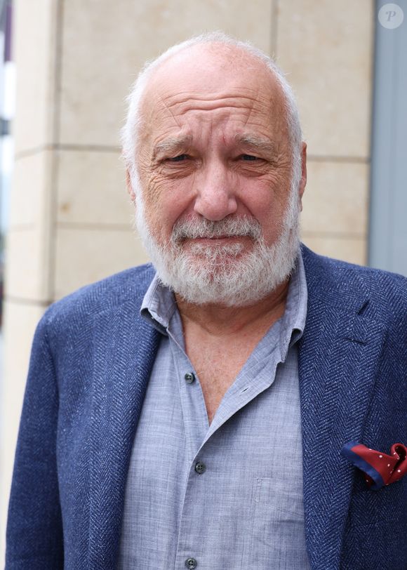 François Berléand - Les célébrations aperçues à proximité des studios de RTL à Neuilly-sur-Seine, le 15 octobre 2025. Photo par Agence / Bestimage