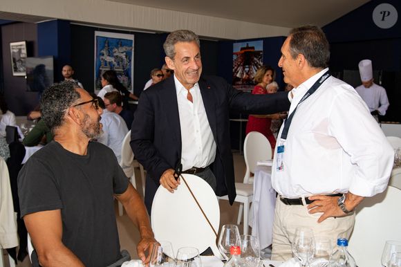 Exclusif - Roschdy Zem, Nicolas Sarkozy et Serge Varsano dans l'Espace VIP lors de la 9ème édition du "Longines Paris Eiffel Jumping" au Champ de Mars à Paris, France, le 25 juin 2023. © Perusseau-Veeren/Bestimage