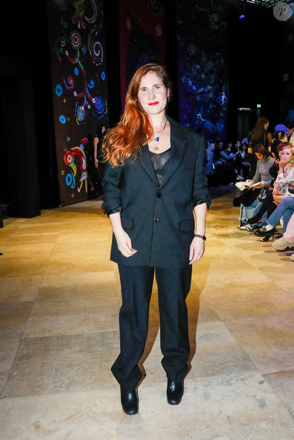 Joséphine Draï au front row du défilé Shiatzy Chen Mode Collection Prêt-à-Porter Automne/Hiver 2025-2026 lors de la Fashion Week de Paris (PFW) au palais de Tokyo, à Paris, France, le 10 mars 2025. © Christophe Clovis/Bestimage