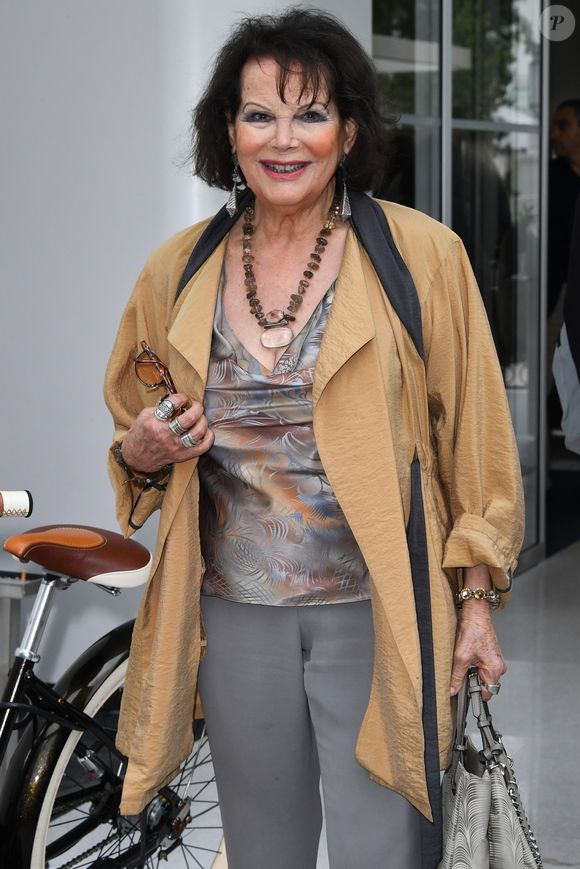 Claudia Cardinale se promène sur la croisette lors du 71ème Festival International du Film de Cannes, le 12 mai 2018.
Photo : SGP / BESTIMAGE
