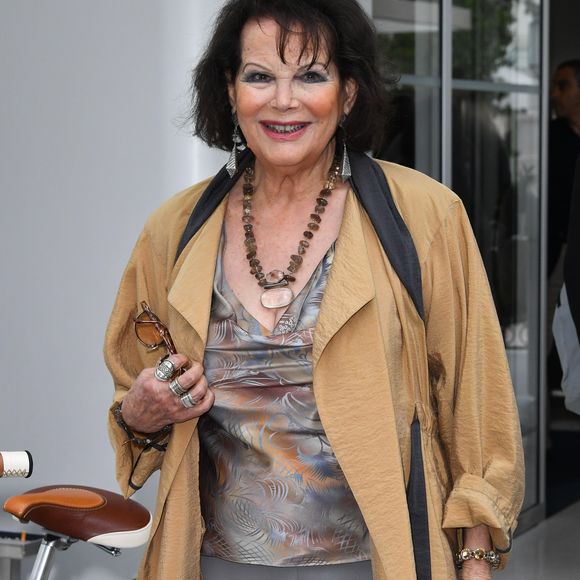 Claudia Cardinale se promène sur la croisette lors du 71ème Festival International du Film de Cannes, le 12 mai 2018.
Photo : SGP / BESTIMAGE