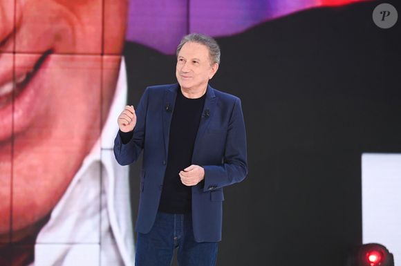 En effet, "Vivement dimanche" est déprogrammé.

Exclusif - Michel Drucker - Enregistrement de l'émission Vivement dimanche au studio Rive Gauche, présentée par M.Drucker, diffusée le 07 septembre 2025 sur France 3.  © Guillaume Gaffiot / Bestimage