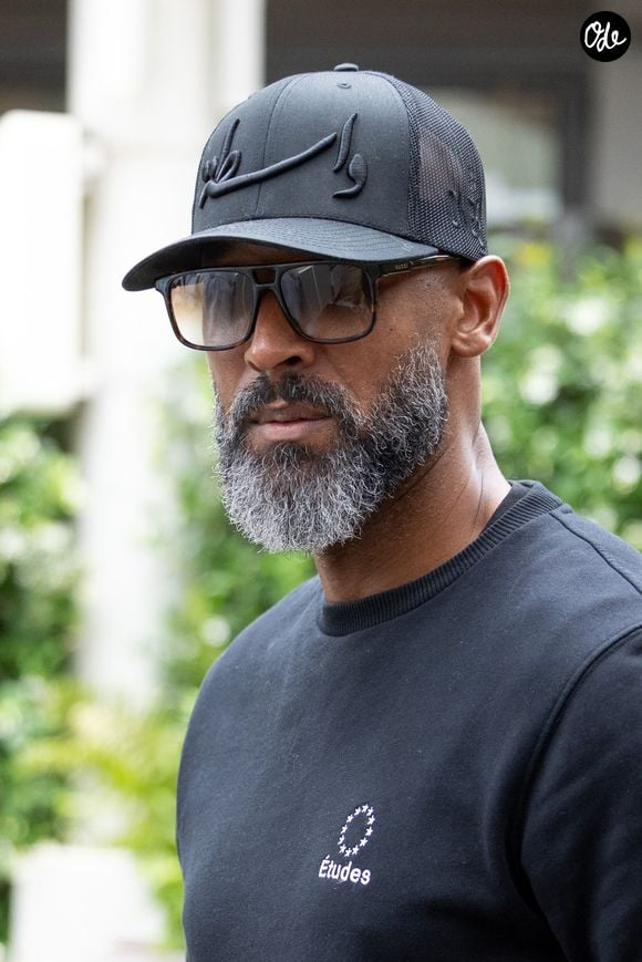 Les gradins comptaient aussi des grands noms de la culture et du sport, comme l'acteur Pierre Niney, le chanteur Grand Corps Malade et l'ex-footballeur Nicolas Anelka.

Nicolas Anelka au photocall du village lors des Internationaux de France de Tennis de Roland Garros 2026, à Paris, France, le 5 juin 2026. © Jacovides-Moreau/Bestimage