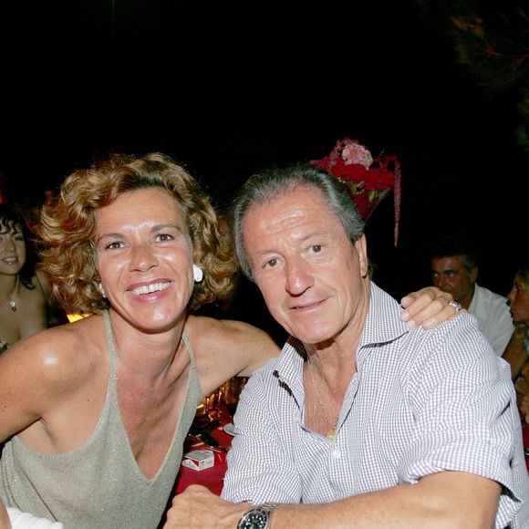 Le Français Philippe Junot, ex-mari de la princesse Caroline de Monaco, et sa compagne à la "Gipsy Party" donnée par Bernard Loze et son épouse dans leur résidence d'été de Beauvallon à Saint-Tropez, dans le sud de la France, le 23 juillet 2004. Photo par Raoul Benegas/ABACA.