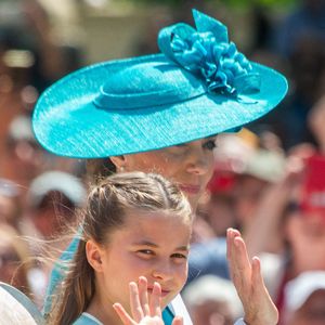 Avant même que mère et fille ne rejoignent le balcon de Buckingham Palace, tous les regards étaient braqués sur elles deux. 

La princesse Charlotte de Galles, Catherine (Kate) Middleton, princesse de Galles, Les membres de la famille royale britannique lors de la cérémonie Trooping the Colour à Londres, le 14 juin 2025. Affecté par le crash du Boeing 787 Dreamliner à Ahmedabad du 12 juin, le souverain et les officiels porteront un brassard noir en hommage aux plus de 270 victimes. Bon nombre d'elles étaient des ressortissants britanniques.