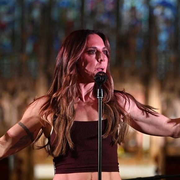 C’est à Leeds, en Angleterre, le samedi 2 mai, que Melanie C a pu célébrer la sortie de son nouvel et neuvième album solo intitulé "Sweat". Pour l’occasion, une surprise de taille a été réservée à ses fans.

Nantwich, ROYAUME-UNI Melanie C (Mel C) se produit en direct à l'église St Mary's de Nantwich pour célébrer la sortie de son album "Sweat". 27/04/2026. 
Backgrid UK/ Bestimage