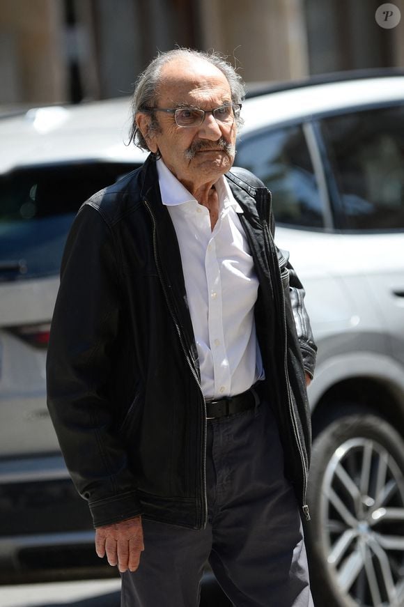 Gérard Hernandez aux obsèques de Sophie Garel en église Sainte-Thérèse de l'Enfant-Jésus à Boulogne-Billancourt, France, le 22 mai 2026. Bestimage