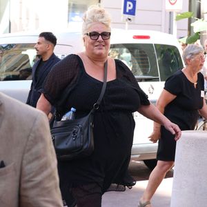 Désormais figure de la télévision française, elle n'hésite pas à évoquer son poids dans les médias.
Marianne James lors des obsèques de Philippe Bouvard en l'église Notre-Dame de Bon Voyage à Cannes, le 31 août 2026.
© Chavaroche-Guignebourg / Bestimage