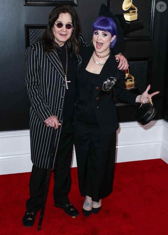 Atteint de la maladie de Parkinson, il était marié à Sharon Arden et père de cinq enfants, dont Kelly Osbourne.

Ozzy Osbourne et sa fille Kelly Osbourne -  62ème soirée annuelle des Grammy Awards à Los Angeles, le 26 janvier 2020.
Backgrid USA / Bestimage